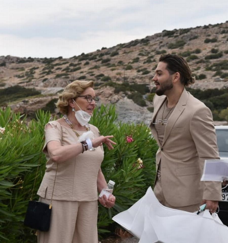 Λευτέρης Πετρούνιας – Βασιλική Μιλλούση: Βάπτισαν σήμερα τις κόρες τους σε μια υπέροχη τελετή