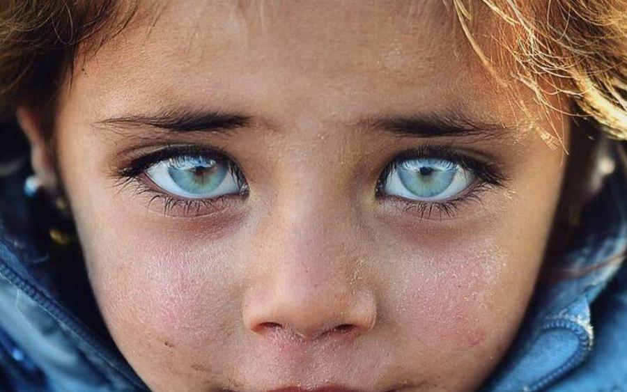 Φωτογράφος καταγράφει την ομορφιά των παιδικών ματιών που λάμπουν σαν πολύτιμοι λίθοι