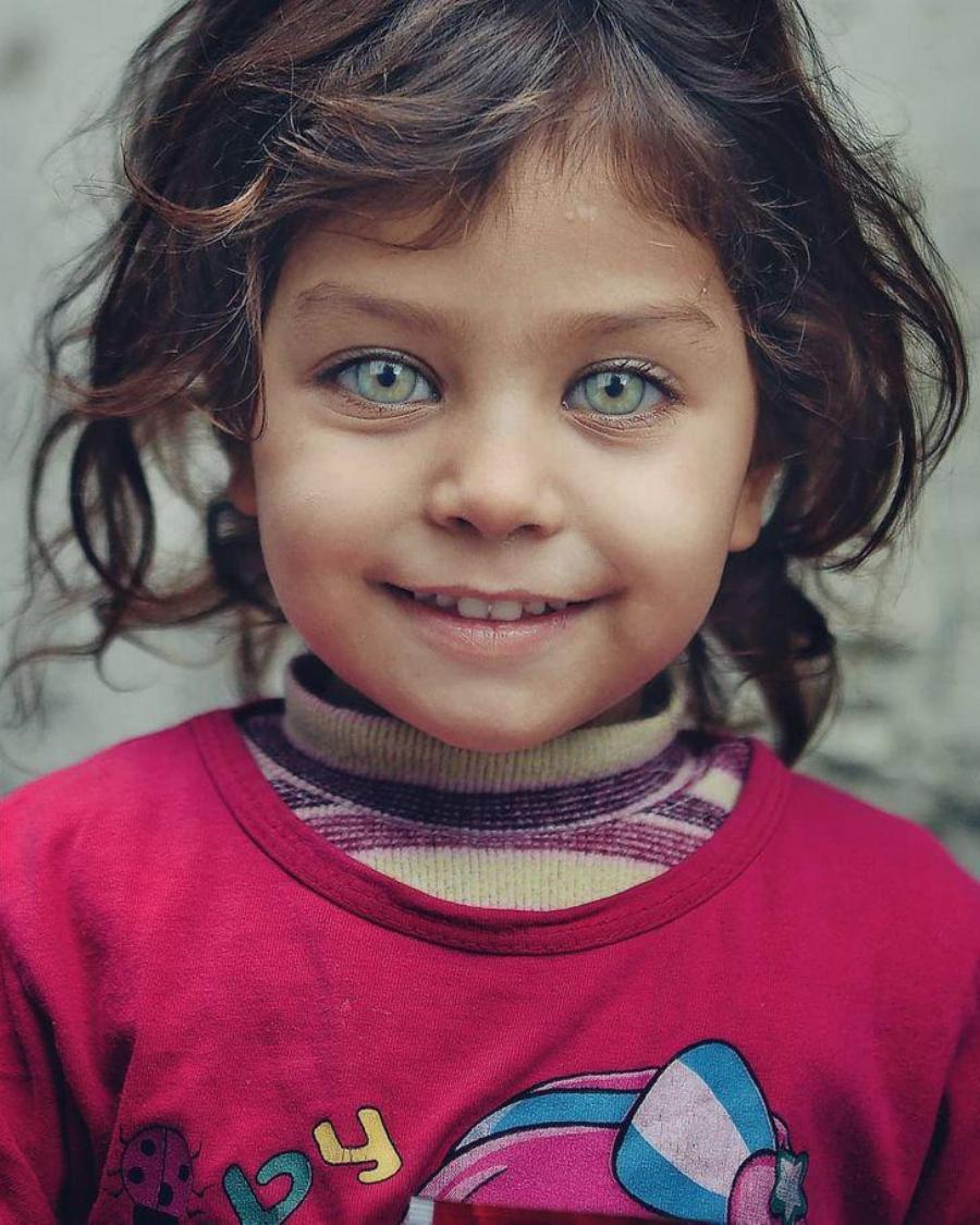 Φωτογράφος καταγράφει την ομορφιά των παιδικών ματιών που λάμπουν σαν πολύτιμοι λίθοι