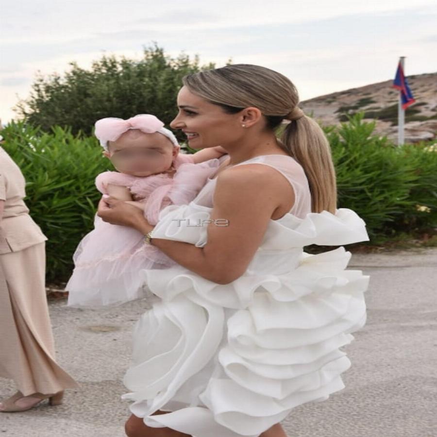 Λευτέρης Πετρούνιας – Βασιλική Μιλλούση: Βάπτισαν σήμερα τις κόρες τους σε μια υπέροχη τελετή