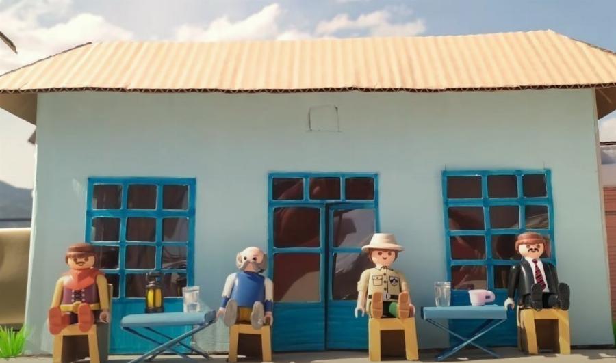 Άγριες Μέλισσες: Το χωριό της αγαπημένης σειράς μεταμορφώθηκε και σε Playmobil