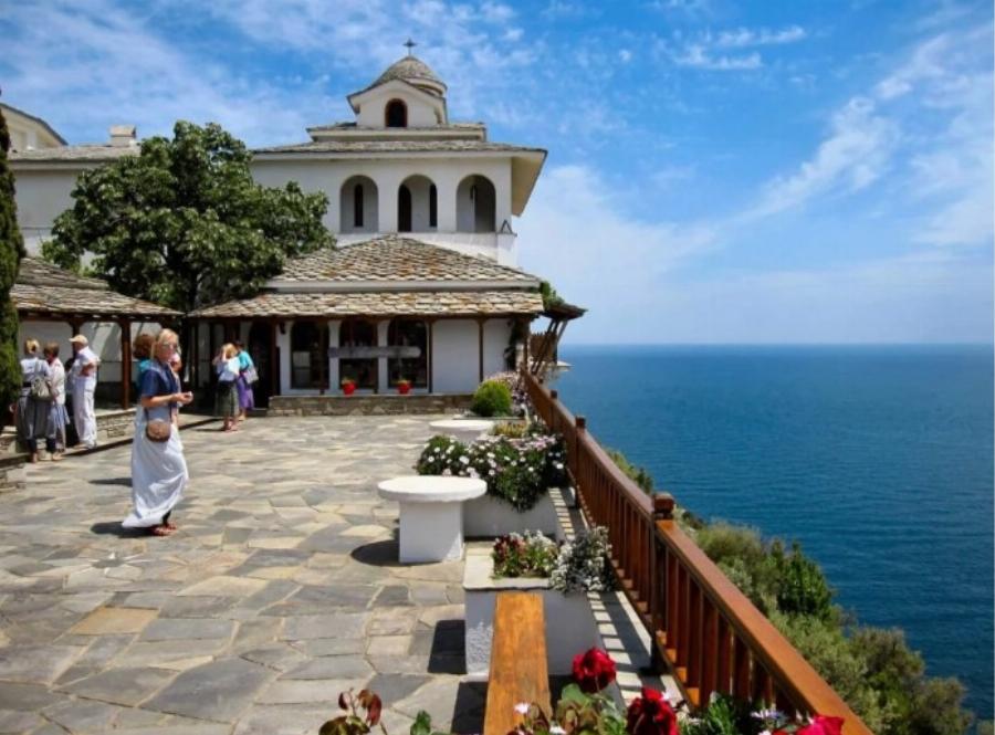 Το υπέρλαμπρο μοναστήρι του Αρχάγγελου Μιχαήλ στη Θάσο