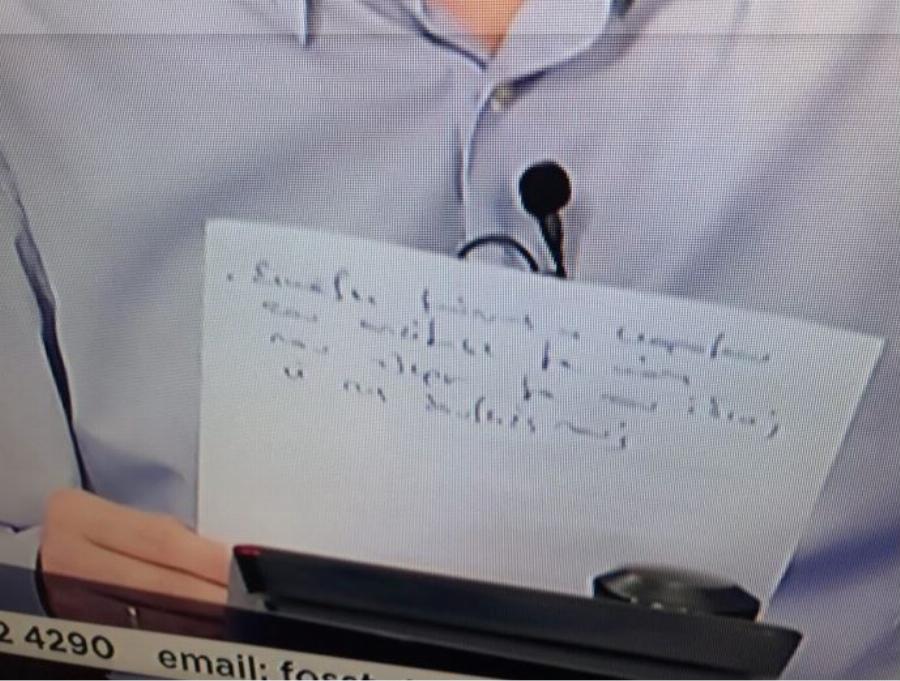 Αγγελική Νικολούλη: Η κάμερα έδειξε κατά λάθος το κρυφό χαρτί που της έδωσαν για τα Γλυκά Νερά