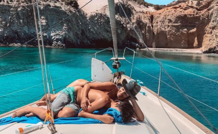 Διάσημες Ελληνίδες μάνες σε καλοκαιρινές στιγμές με τα παιδάκια τους