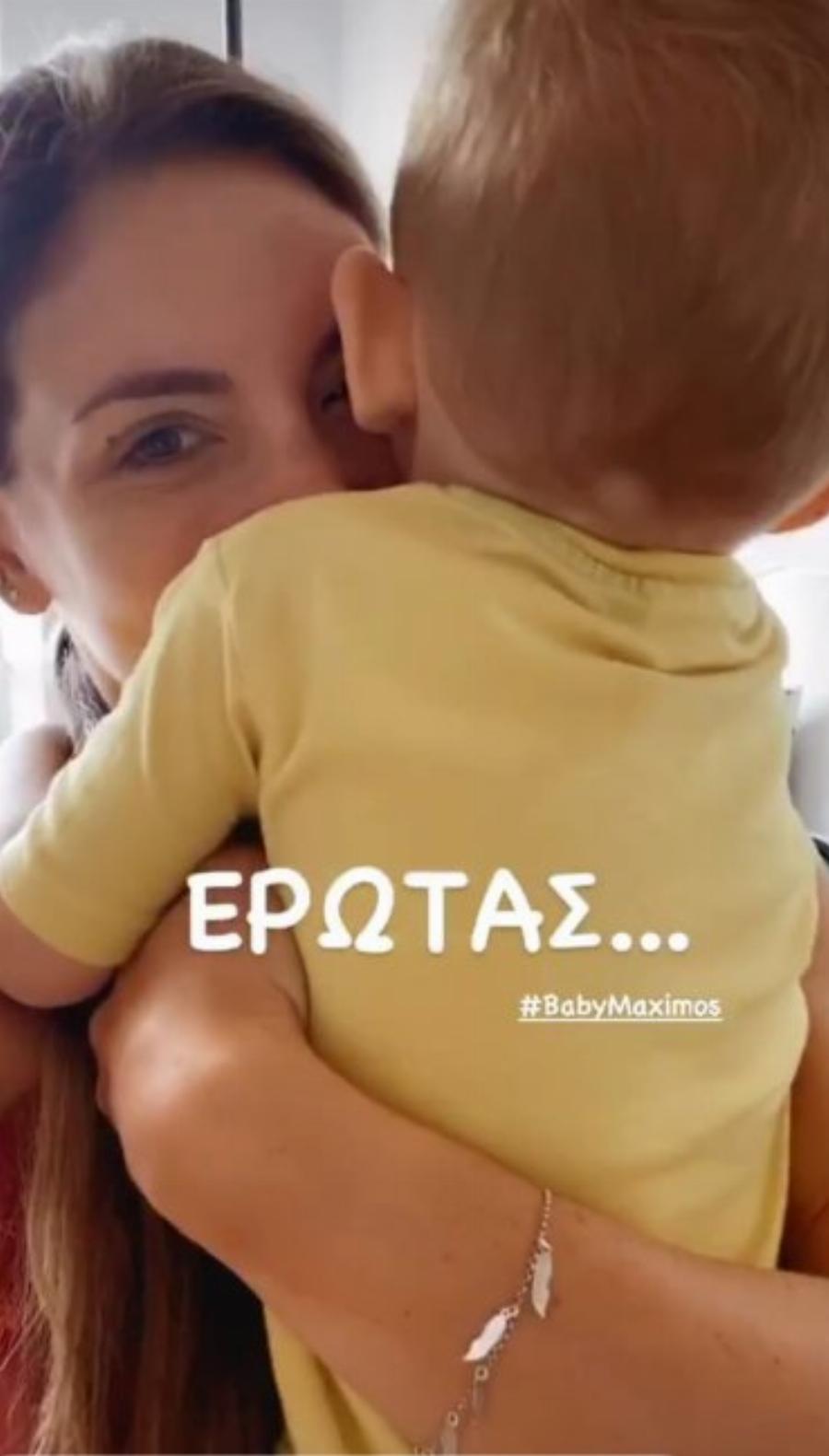 Διάσημες Ελληνίδες μάνες σε καλοκαιρινές στιγμές με τα παιδάκια τους