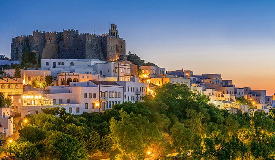 Πάτμος: Ιδιαίτερο φως, μυστηριακή ατμόσφαιρα και από τις ομορφότερες χώρες του Αιγαίου