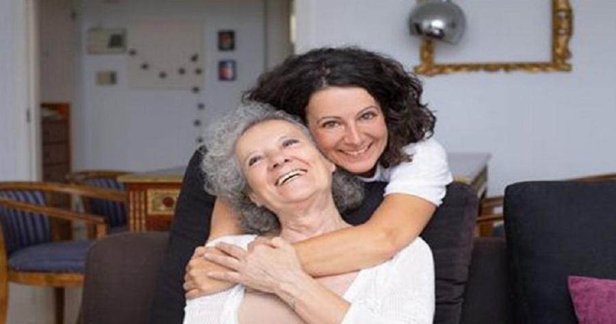 Η πρώην πεθερά μου, μου στάθηκε σαν δεύτερη μάνα όταν χώρισα με το γιο της και εξακολουθεί να με αγαπά και να με στηρίζει.