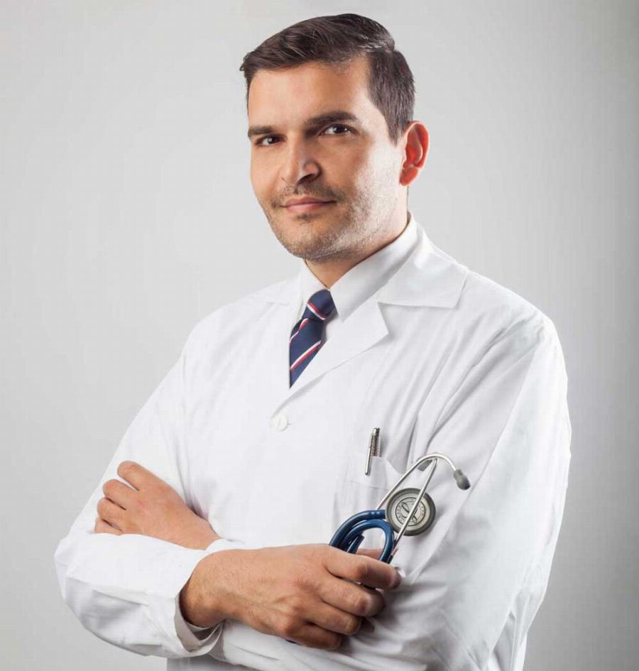 Πέτρος Μπαγγέας: Ο νεαρός Έλληνας χειρούργος που επινόησε πατέντα που αλλάζει για πάντα την παγκόσμια ιατρική