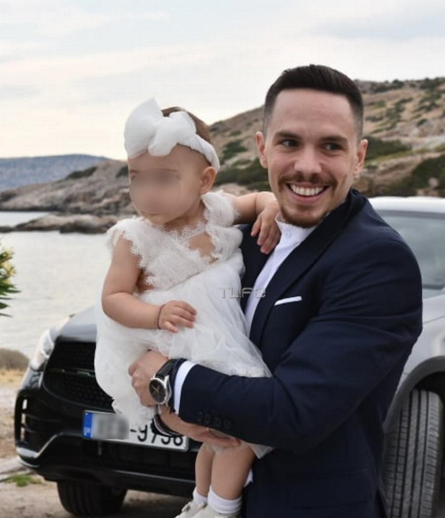 Λευτέρης Πετρούνιας – Βασιλική Μιλλούση: Βάπτισαν σήμερα τις κόρες τους σε μια υπέροχη τελετή