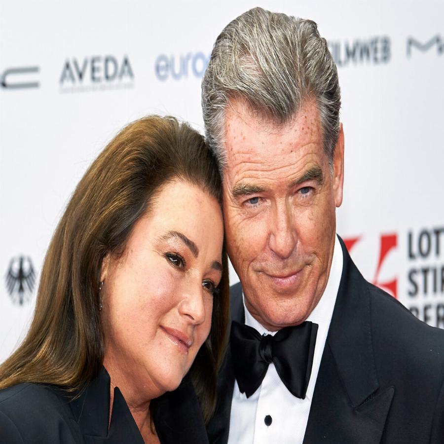 Αυτός είναι πασίγνωστος και κορμάρα, αυτή όχι, την λατρεύει όμως και μπράβο του