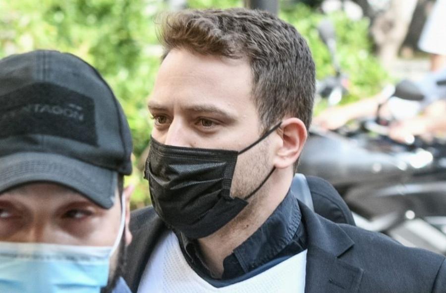 Γλυκά Νερά αποκάλυψη: «Ποινικό αδίκημα το ότι ο 28χρονης Μπάμπης τα είχε με την 14χρονη Καρολάιν»