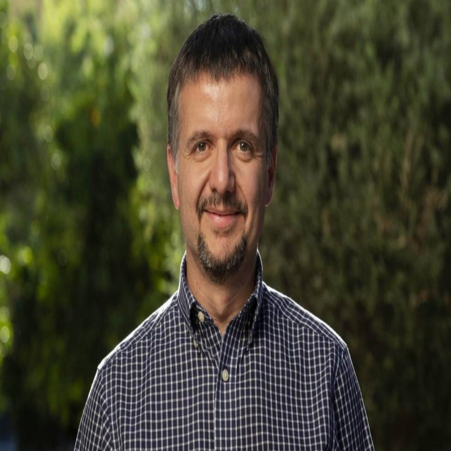 Δημήτρης Ψάλτης: Ο αστροφυσικός από τις Σέρρες που μπορεί να φέρει το τρίτο Νόμπελ στην Ελλάδα