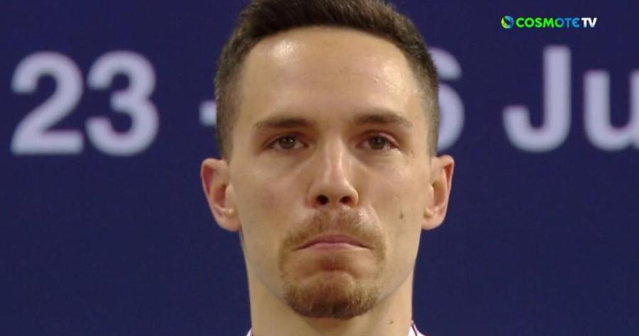 Λευτέρης Πετρούνιας: Ρίγη συγκίνησης – Τα δάκρυά του στην ανάκρουση του εθνικού ύμνου