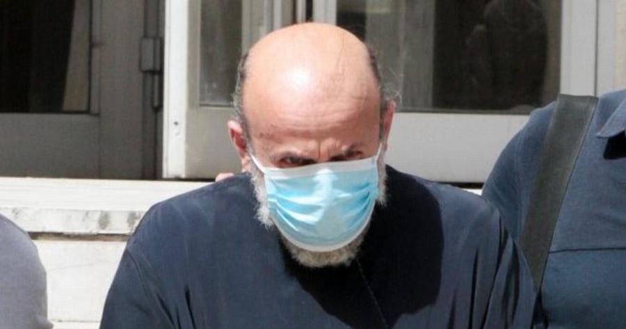 Αγρίνιο: 19χρονη εντοπίστηκε στη ντουλάπα του παπά όταν έκανε έφοδο η αστυνομία