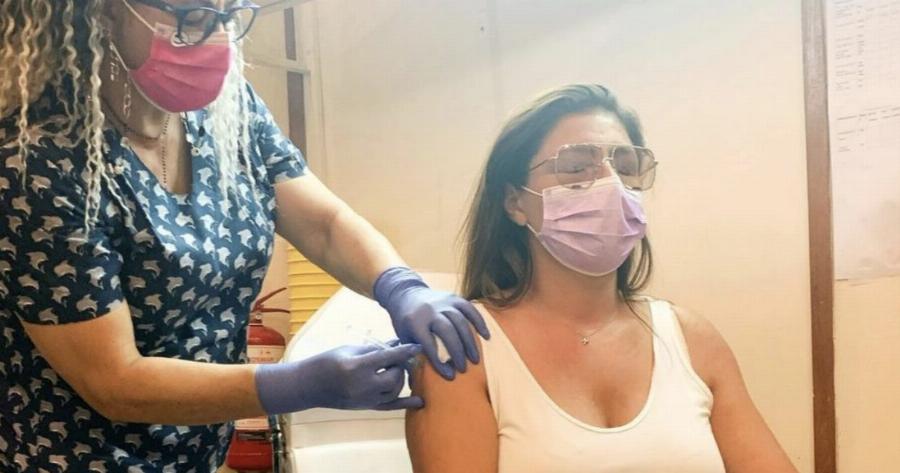 Έλενα Παπαρίζου: Έκανε σήμερα το εμβόλιο κατά του κορονοϊού – Το μήνυμά της για όσους έχουν αλλεργίες