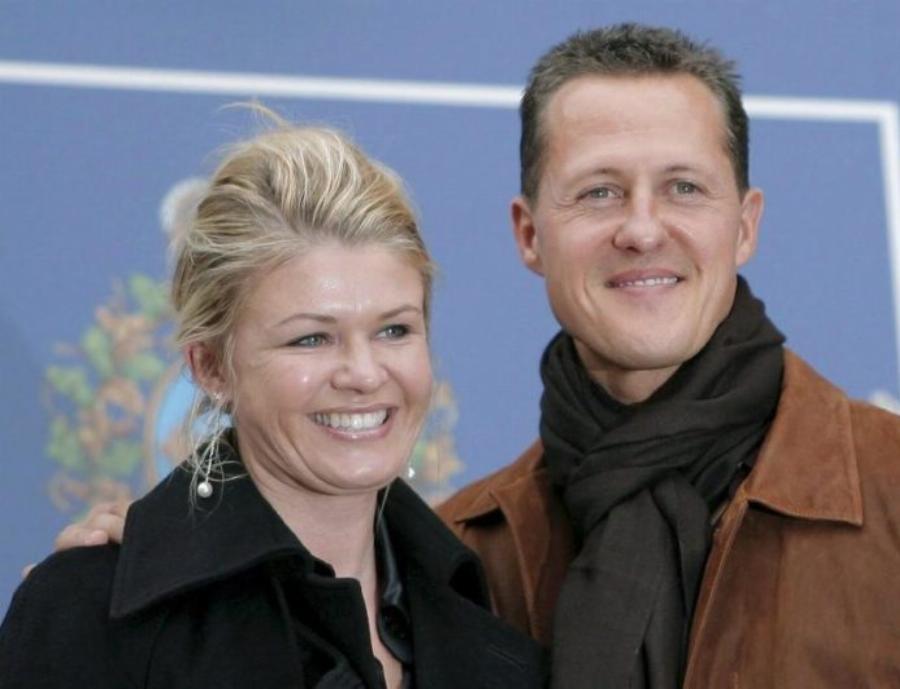 Διόρθωση: Μετά Από 6 χρόνια σε κώμα, ο Μίκαελ Σουμάχερ ξυπνά και συναντά ξανά τη γυναίκα του – Τι ισχύει πραγματικά