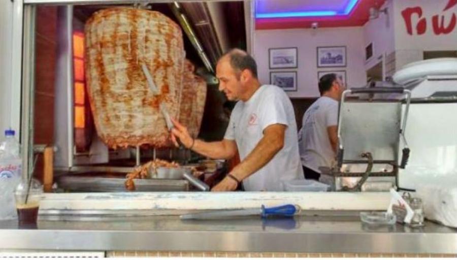 Το μεγαλύτερο πιτόγυρο της Ελλάδας βρίσκεται στην Κρήτη και κοστίζει ελάχιστα