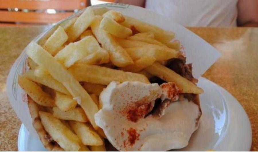 Το μεγαλύτερο πιτόγυρο της Ελλάδας βρίσκεται στην Κρήτη και κοστίζει ελάχιστα