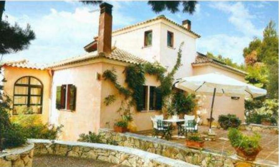 Σπίτια διάσημων Ελλήνων: Οι πιο εντυπωσιακές κατοικίες τους στην Ελλάδα