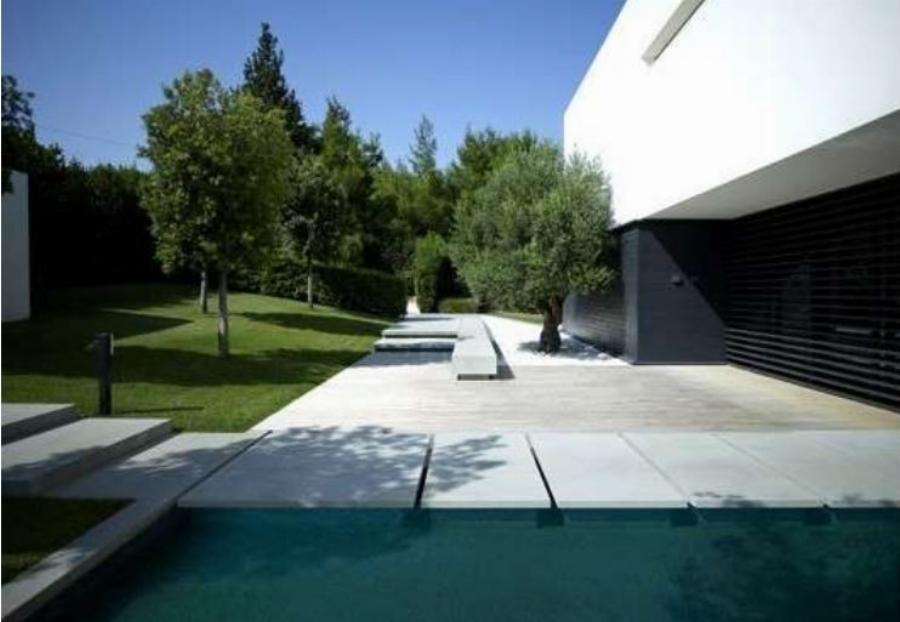 Σπίτια διάσημων Ελλήνων: Οι πιο εντυπωσιακές κατοικίες τους στην Ελλάδα