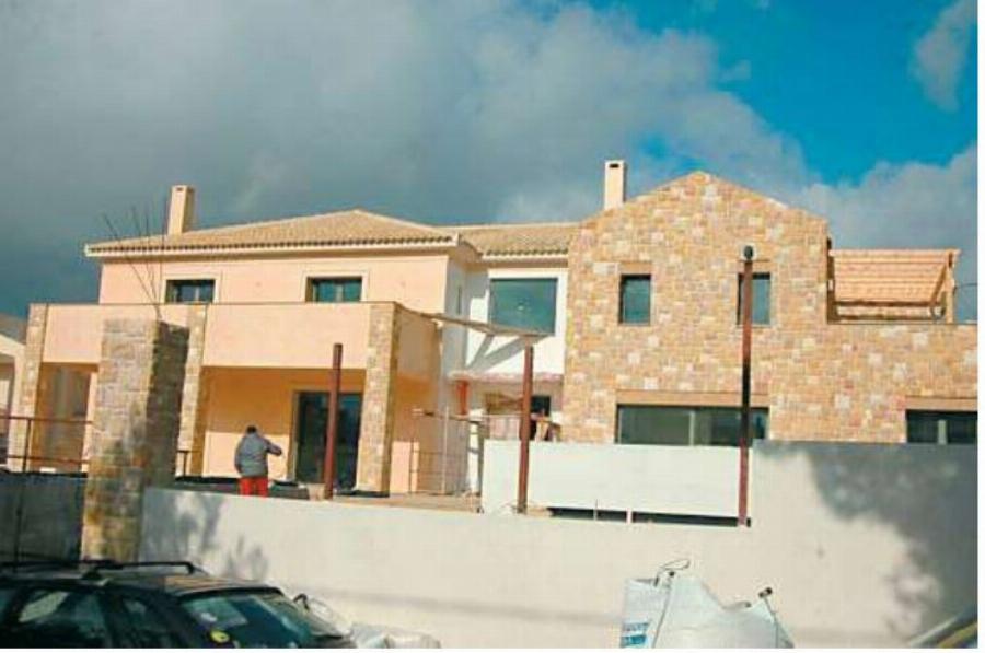 Σπίτια διάσημων Ελλήνων: Οι πιο εντυπωσιακές κατοικίες τους στην Ελλάδα