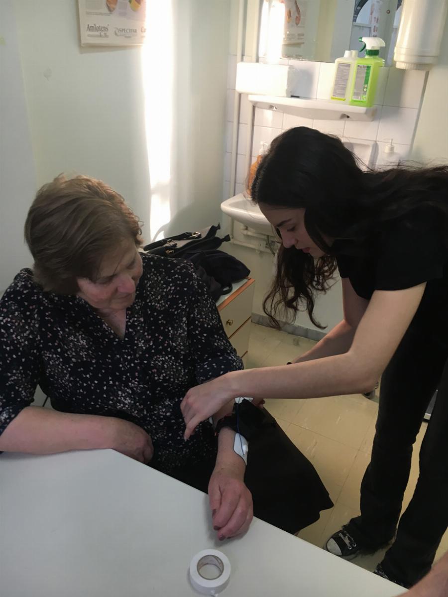 Νόσος του Πάρκινσον: Τρεις φοιτητές από τη Θεσσαλονίκη έφτιαξαν συσκευή που την πολεμάει