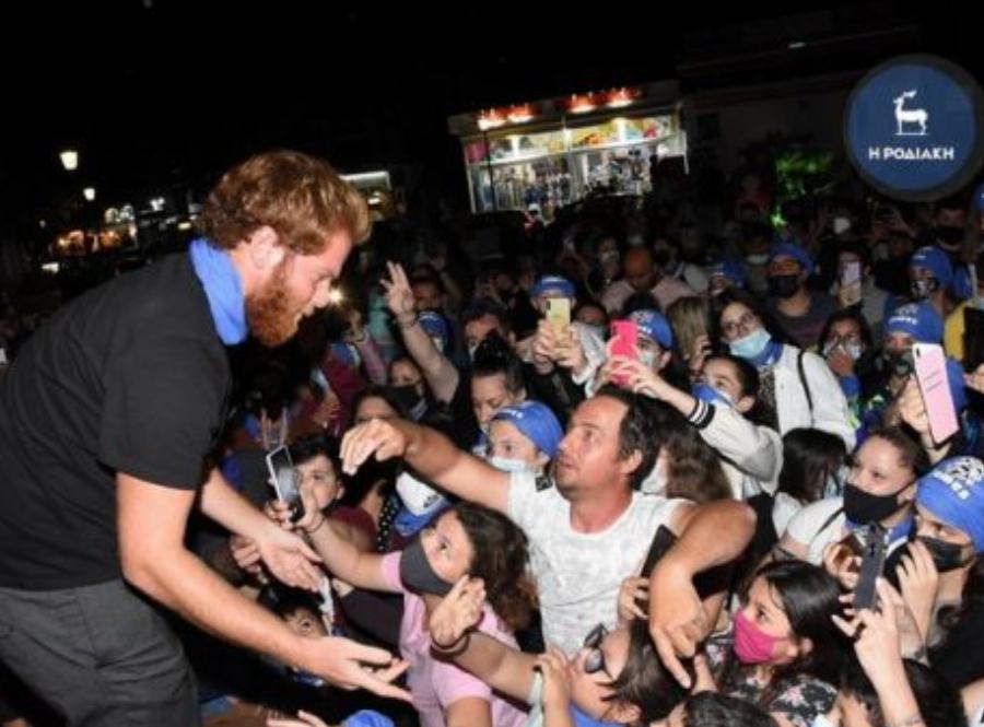 Ψήφισμα: Θα πήγαινες ποτέ στο αεροδρόμιο να υποδεχτείς παίκτη reality;