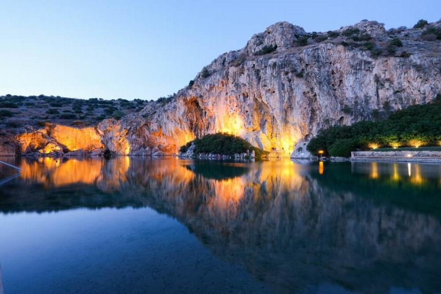 Λίμνη Βουλιαγμένης: Το σπήλαιο που έχει καταπιεί 8 δύτες με τη μεγαλύτερη φυσική υπόγεια σήραγγα στον κόσμο