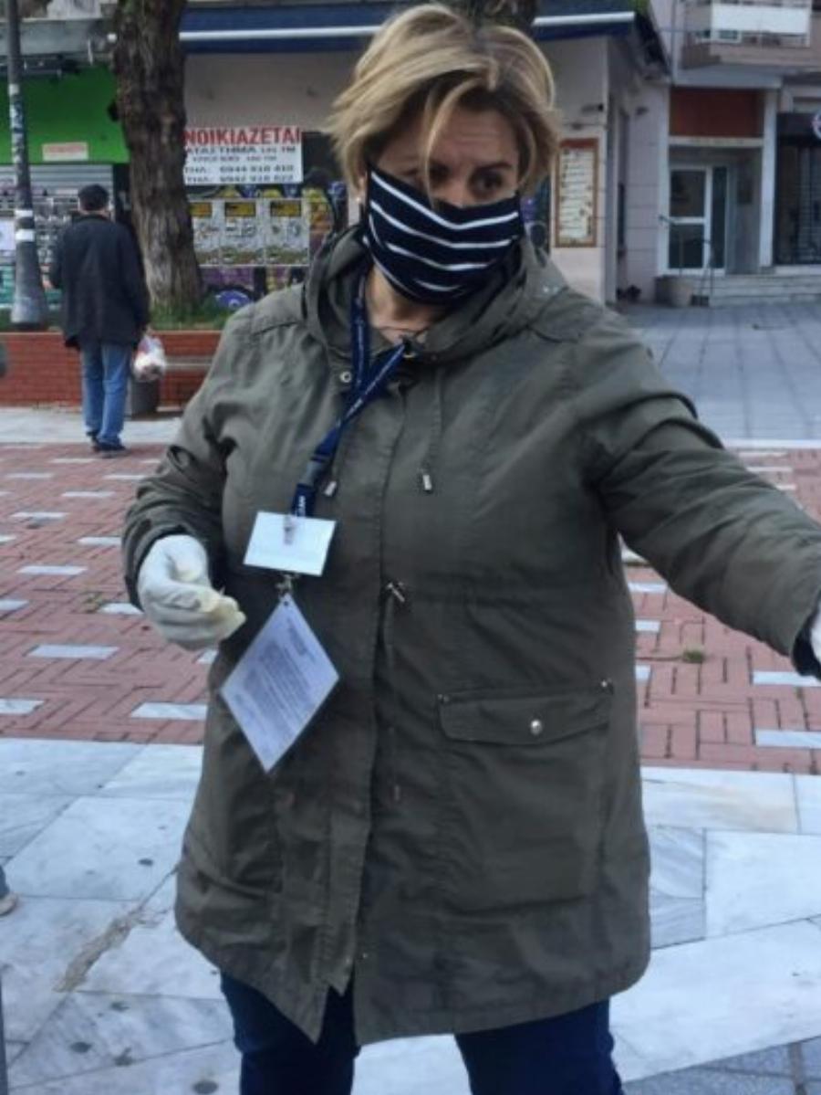 Νιόπαντρο ζευγάρι στη Θεσσαλονίκη μοίρασε τα γαμήλια γεύματα σε άστεγους