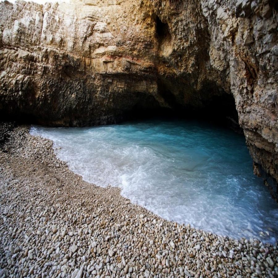 Καλύτερες παραλίες στην Ελλάδα: Οι 8 κορυφαίες επιλογές για αξέχαστα μπάνια σε γαλάζια νερά