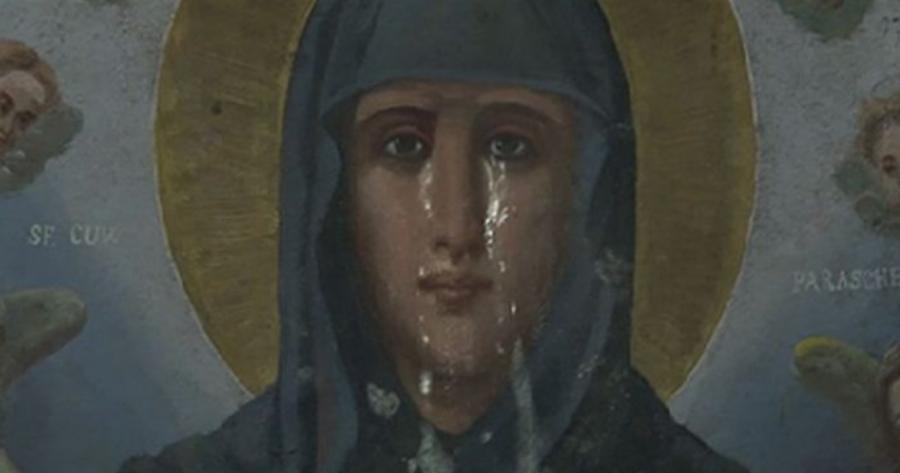 Μοναδική στιγμή: Η εικόνα της Αγίας Παρασκευής δακρύζει