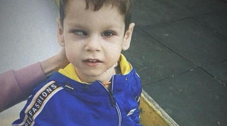 «Οι άλλες μητέρες βλέπουν τον Δημήτρη μου στην παιδική χαρά και απομακρύνουν τα παιδιά τους»