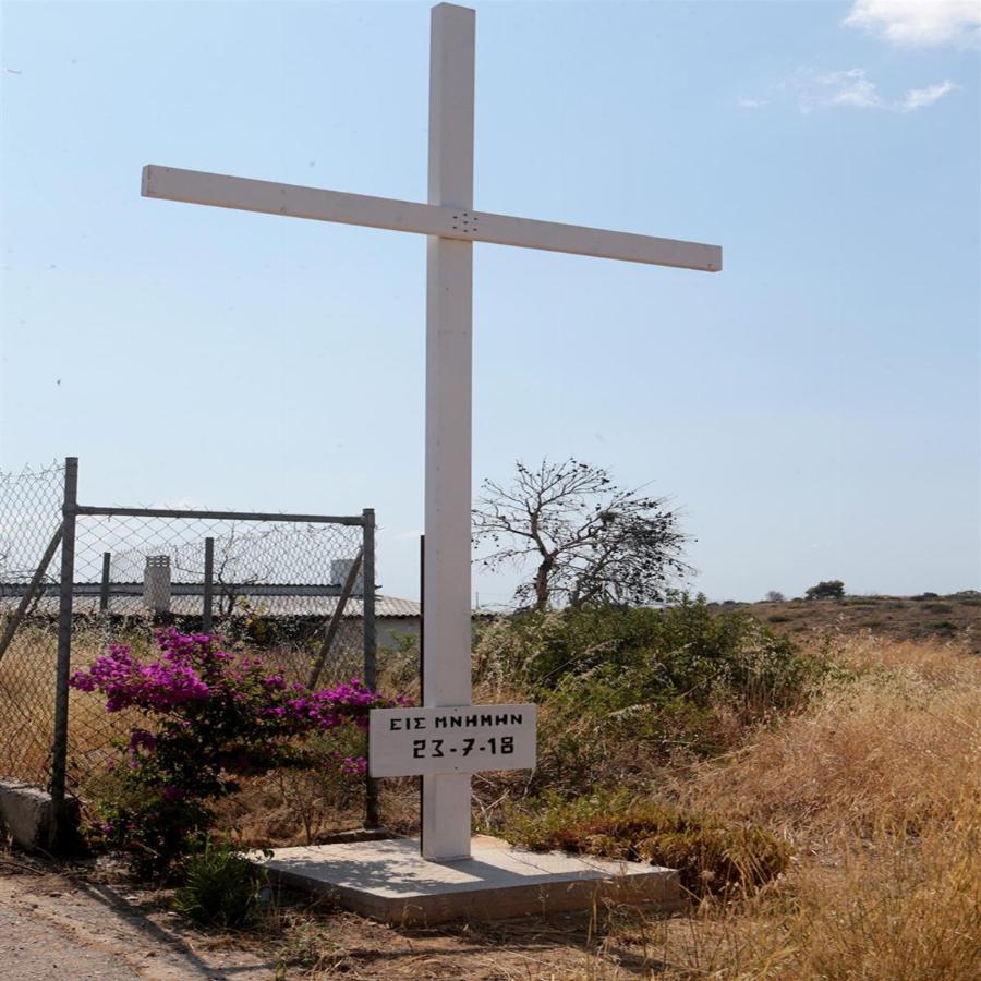 Μάτι: Μνημόσυνο για τους 102 νεκρούς σε κλίμα συγκίνησης