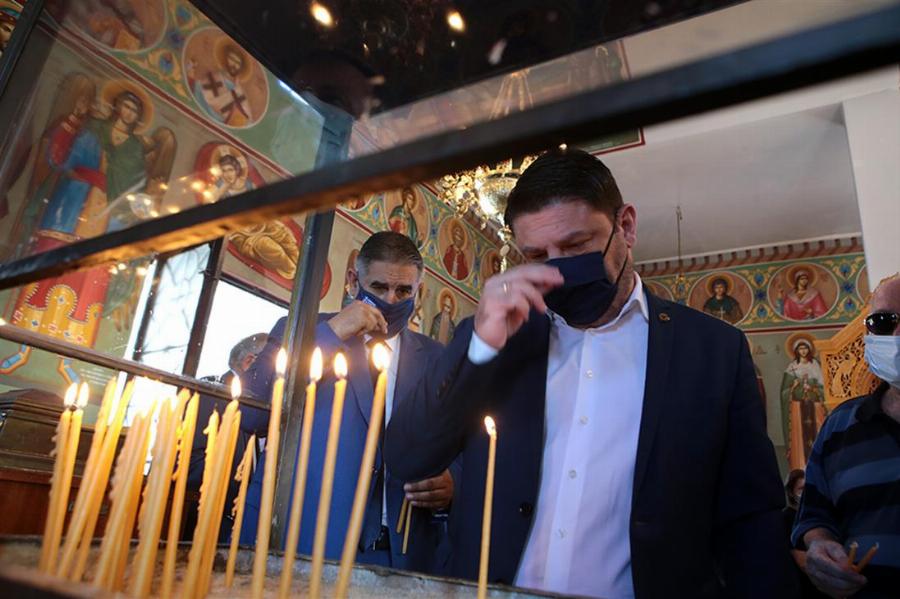 Μάτι: Μνημόσυνο για τους 102 νεκρούς σε κλίμα συγκίνησης