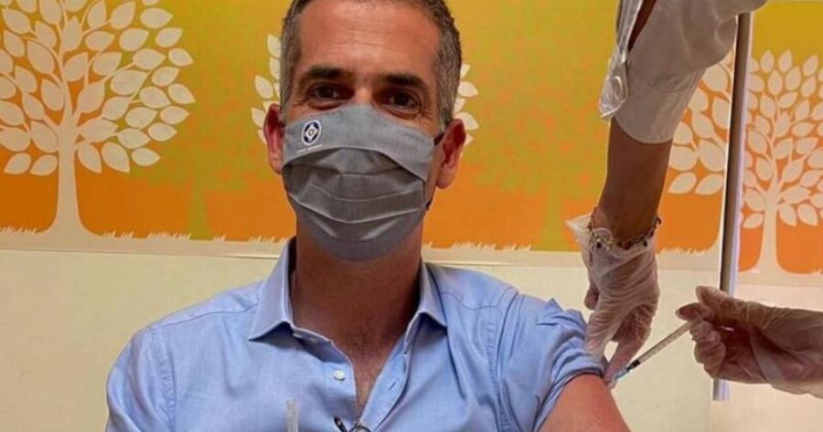 Κώστας Μπακογιάννης: Έκανε τη δεύτερη δόση του εμβολίου για τον κορονοϊό – «Με το καπάκι στο χέρι»