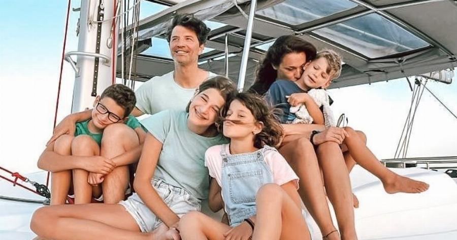 Σάκης Ρουβάς – Κάτια Ζυγούλη: Η τρυφερή φωτογραφία με τα παιδιά τους στις καλοκαιρινές διακοπές