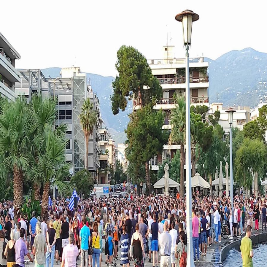 Ελλάδα: Τεράστια συμμετοχή στις συγκεντρώσεις κατά του υποχρεωτικού εμβολιασμού και των  μέτρων