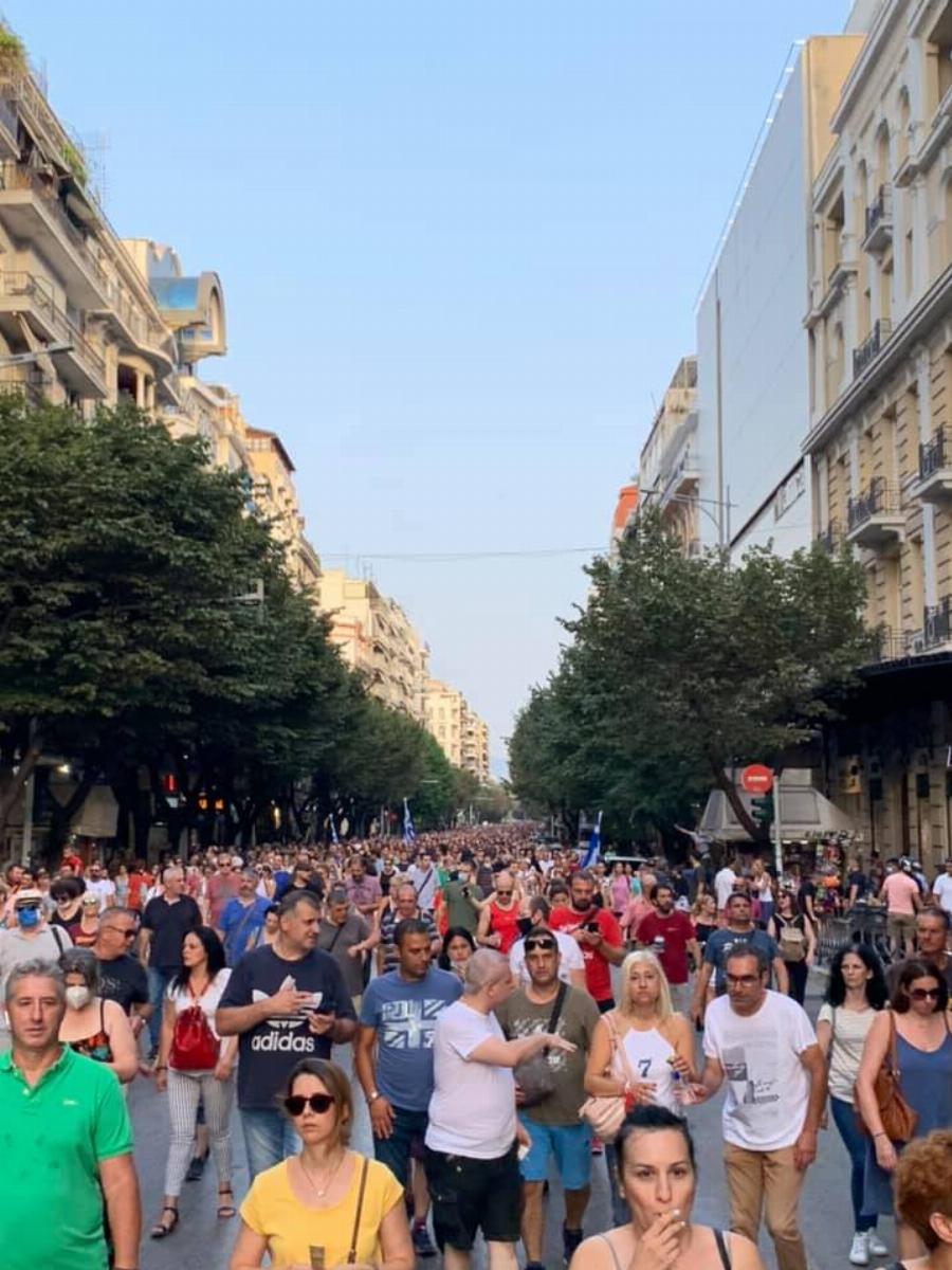 Ελλάδα: Τεράστια συμμετοχή στις συγκεντρώσεις κατά του υποχρεωτικού εμβολιασμού και των  μέτρων