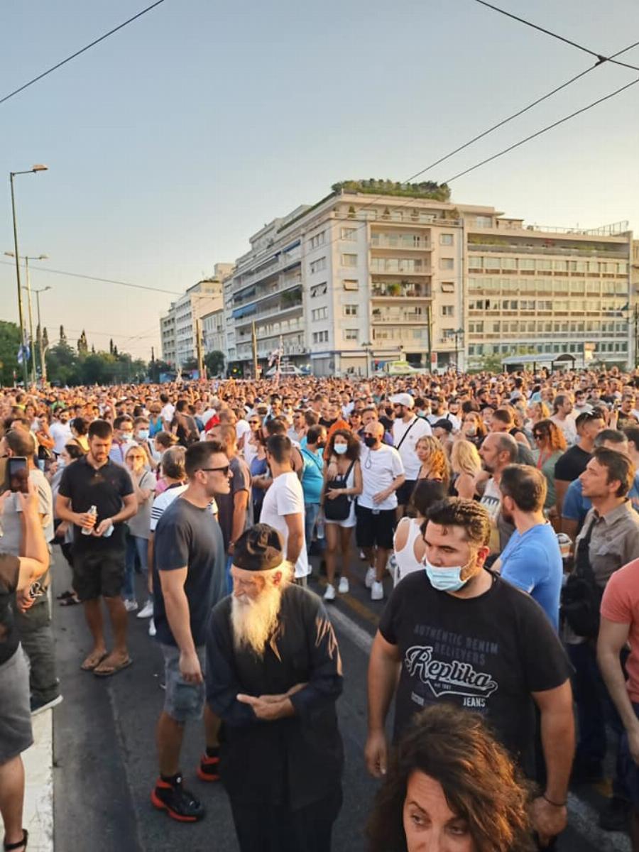 Ελλάδα: Τεράστια συμμετοχή στις συγκεντρώσεις κατά του υποχρεωτικού εμβολιασμού και των  μέτρων