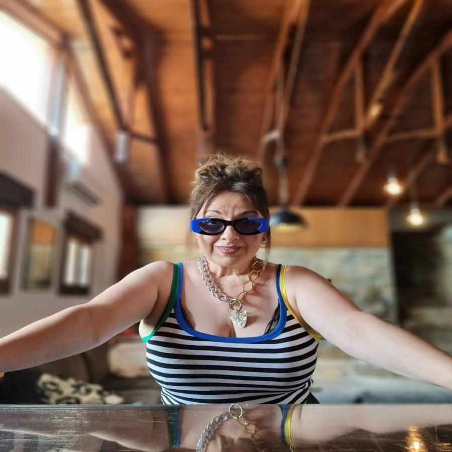 Χορεύει twerk με το σουτιέν: Η Σοφία Μουτίδου δημοσίευσε το βίντεο της χρονιάς – Χαμός στα σχόλια