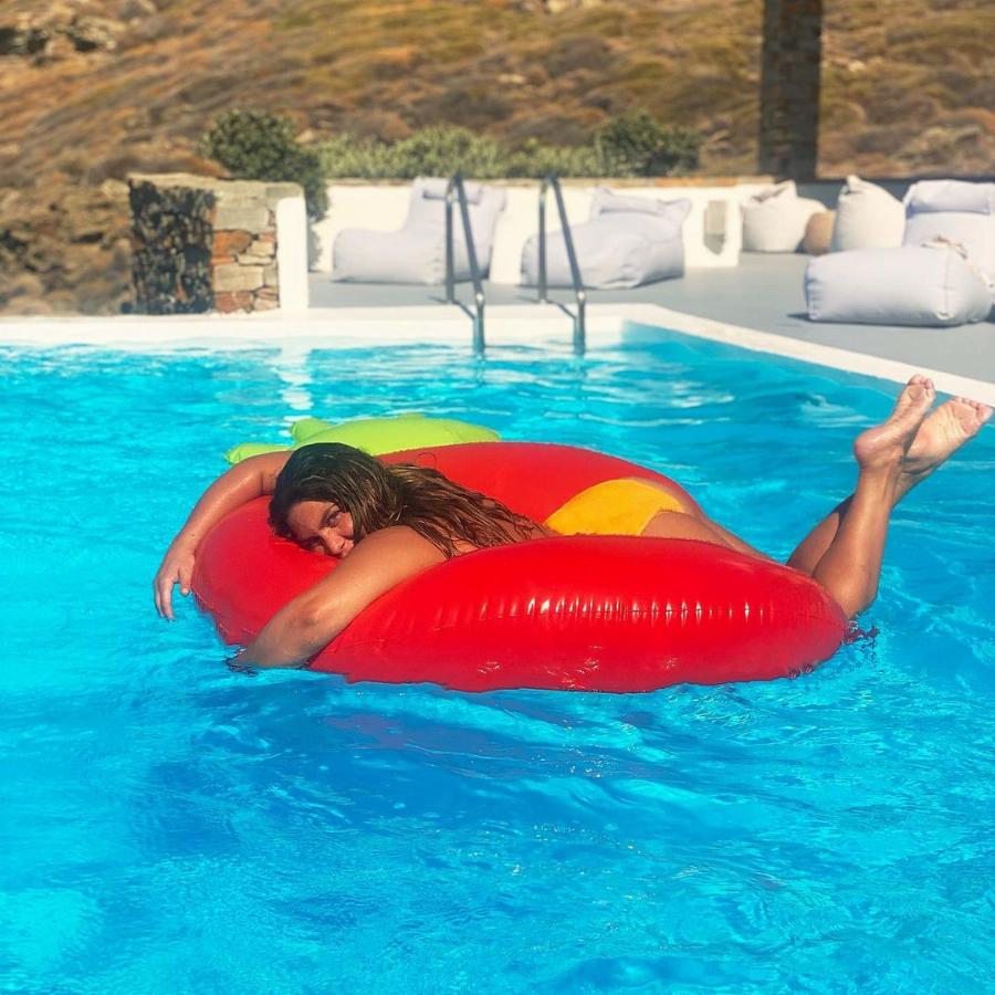 Δανάη Μπάρκα: Ποζάρει με το μαγιό της μπρούμυτα για πρώτη φορά και στέλνει το πιο σωστό μήνυμα στους κομπλεξικούς