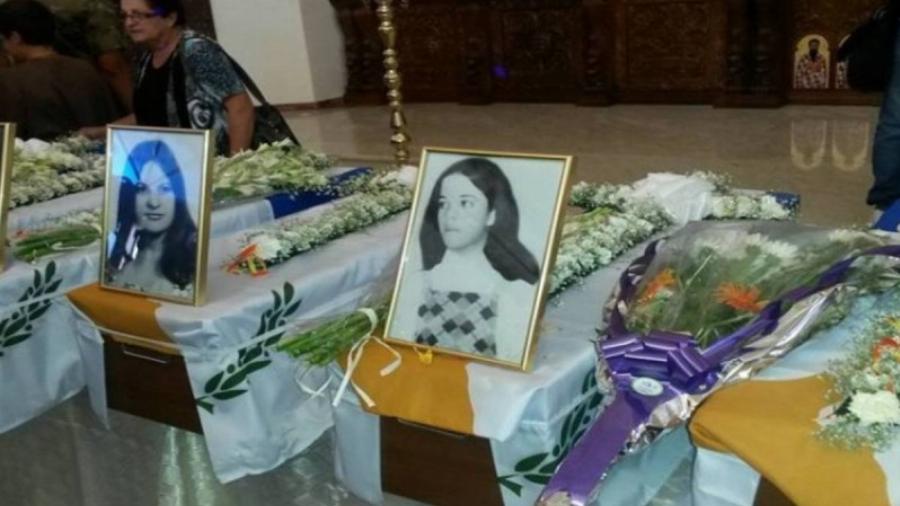 Εισβολή στην Κύπρο: Η τραγική ιστορία της Ελένης και των 4 κοριτσιών που εντοπίστηκαν σε ομαδικό τάφο και κηδεύτηκαν 41 χρόνια μετά