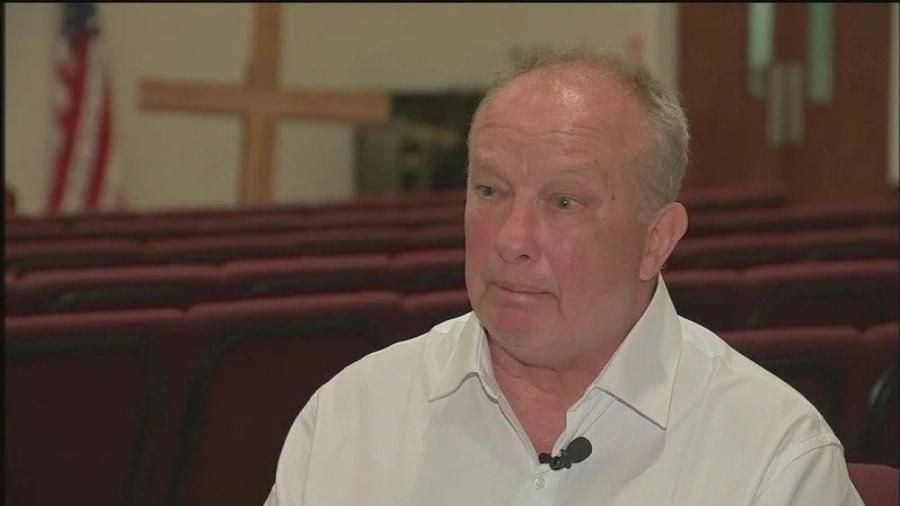 Αληθινή ιστορία: Πατέρας έσωσε τη ζωή του γιου του εισβάλλοντας με όπλο μέσα στο νοσοκομείο