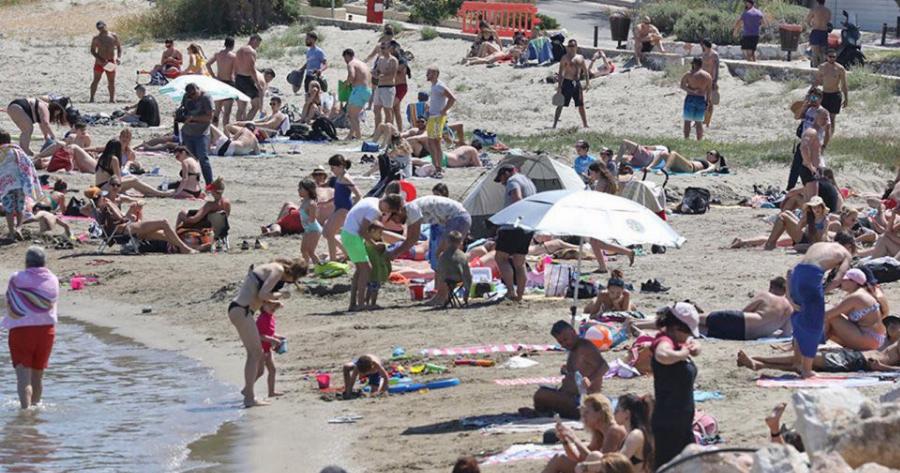 Πανικός σε παραλία της Ηλείας: Την έβριζε, την έφτυνε και την έσπρωχνε μπροστά στον κόσμο