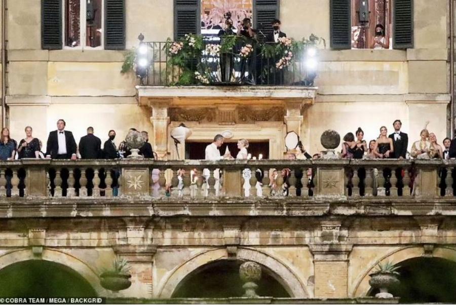 Παντρεύτηκε τον δισεκατομμυριούχο επιχειρηματία Μάικλ Λιούις η ανιψιά της Νταϊάνα