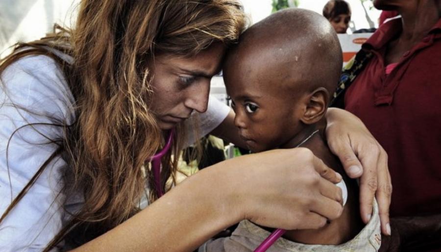 Αντιγόνη Καρκανάκη: Μια Κρητικιά που παράτησε τα πάντα για να σώσει ζωές σε όλο τον κόσμο