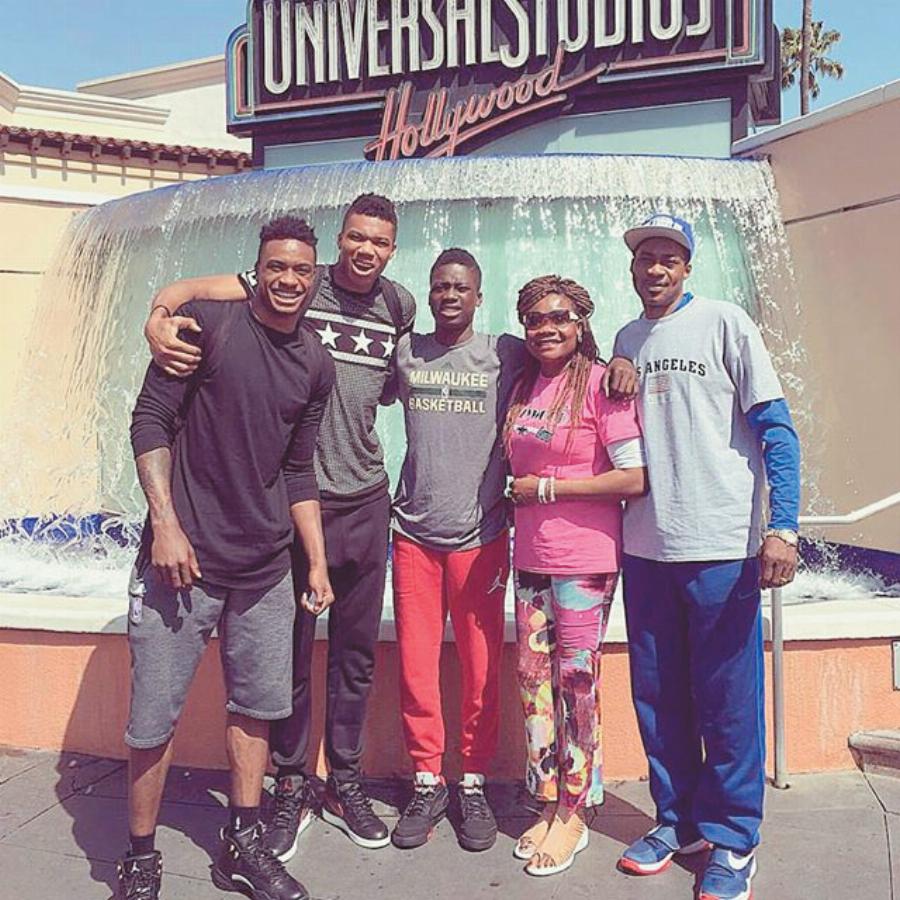 Μητέρα Αντετοκούνμπο: Από την απόλυτη φτώχεια μέχρι σήμερα τίποτα δεν αλλοίωσε τη ζωή της