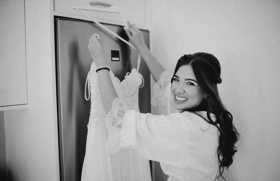 Γλυκά Νερά: Τι κρύβει το νυφικό της Κάρολαϊν; «Έχω ανατριχιάσει με την φρικαλεότητα του τέρατος!»