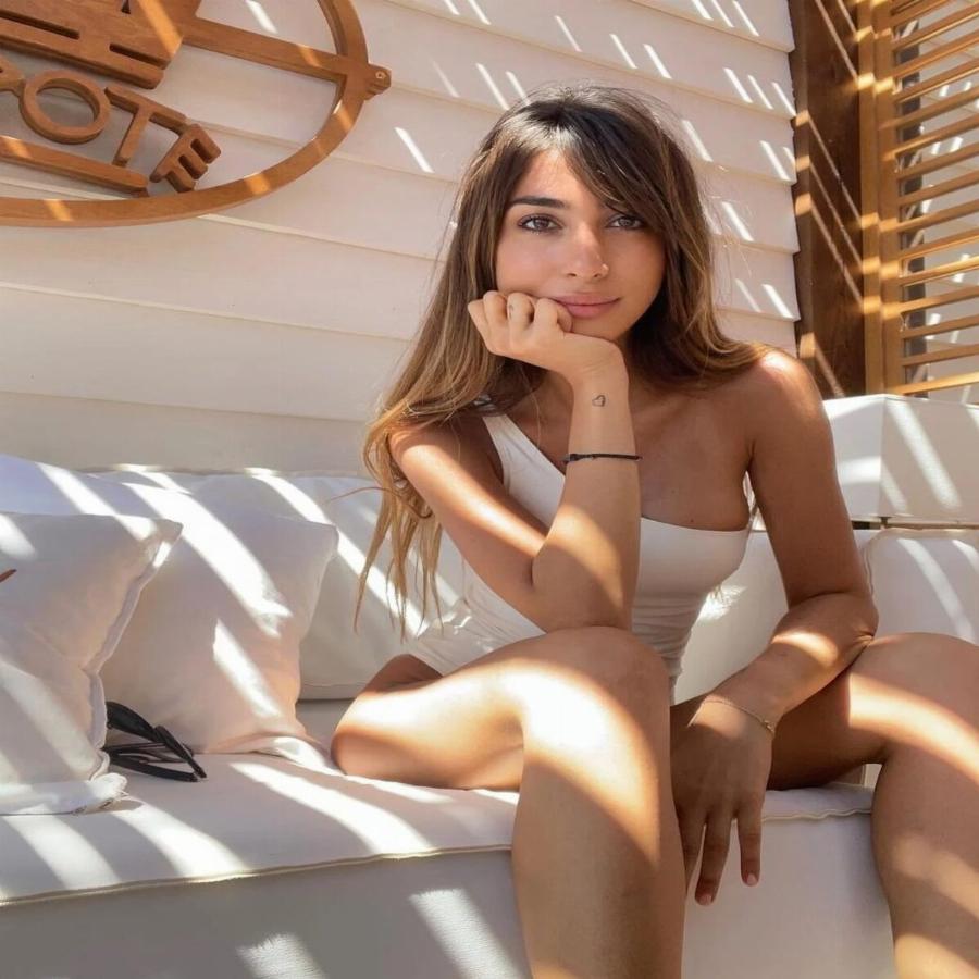 Χριστιάνα Μπέτα: Η κόρη της Νατάσσας Θεοδωρίδου φωτογραφίζεται με μαγιό στη Μύκονο και μαγεύει