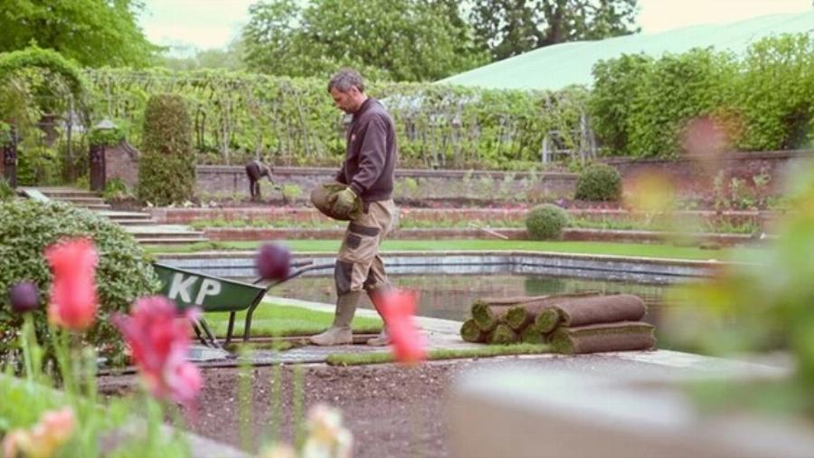 Πριγκίπισσα Νταϊάνα: Συγκινημένοι ο Χάρι και ο Γουίλιαμ αποκάλυψαν το άγαλμα της μητέρας τους